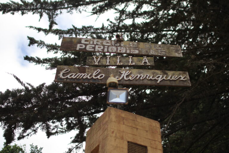 Círculo de Periodistas de Santiago conmemora 70 años de la Villa Camilo Henríquez en El Tabo