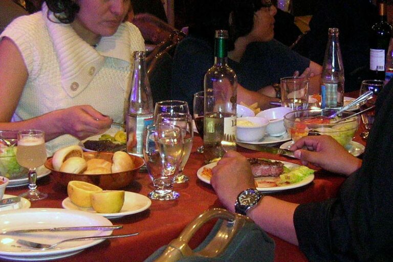 Chilenos suben entre 3 y 5 kilos en fiestas de fin de año