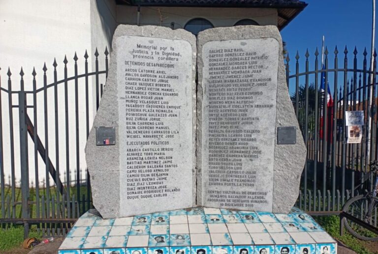 “Por una Memoria Histórica y Activa, la Cultura y los DD.HH. No al Fascismo”.