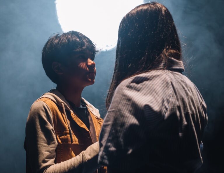 KIMVNTeatro estrena obra que ahonda en la problemática de adopciones irregulares de niños de origen indígena