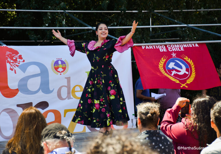 La Fiesta de los Abrazos llegó a Temuco con jornada política y cultural en el Ecoparque Corcolén
