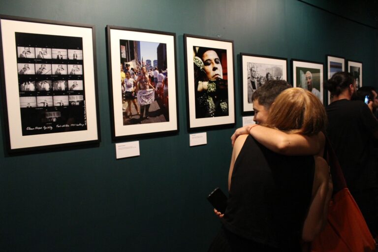 Aquí está mi Cara: 11 fotógrafos reconstruyen a Pedro Lemebel en exposición de Arrayán Espacio