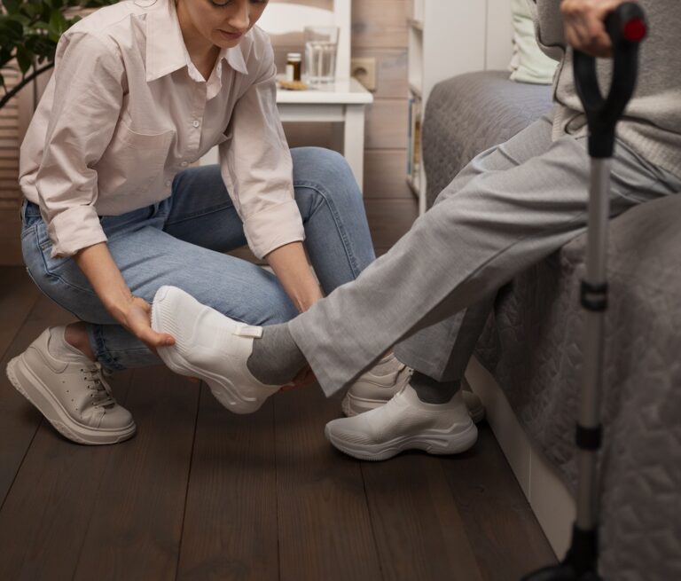 Estudio revela que el cuidado de personas con discapacidad en Chile recae en mujeres y evidencia urgencia de un sistema integral de apoyos