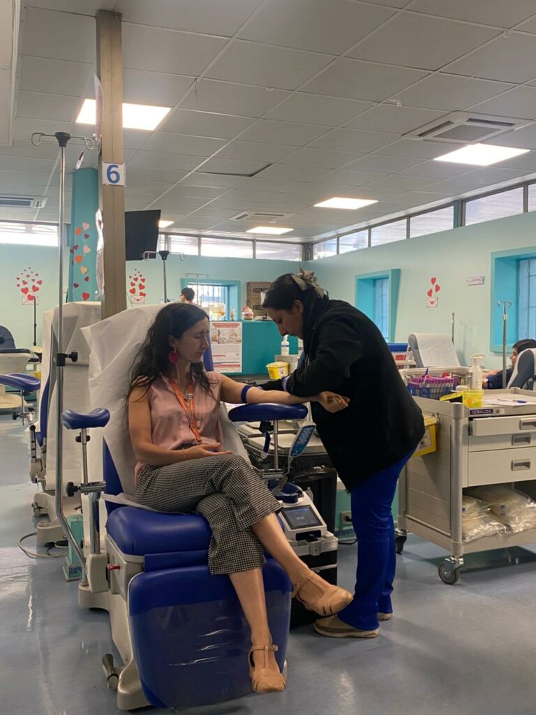 Donar sangre puede salvar hasta tres vidas: Colegio Médico de Santiago insiste en el llamado