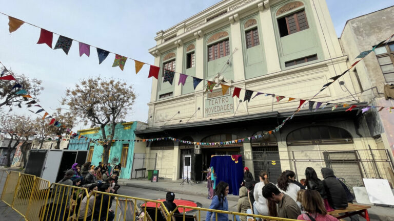 [Podcast] Teatro Novedades llama al municipio de Santiago a respetar convenios suscritos