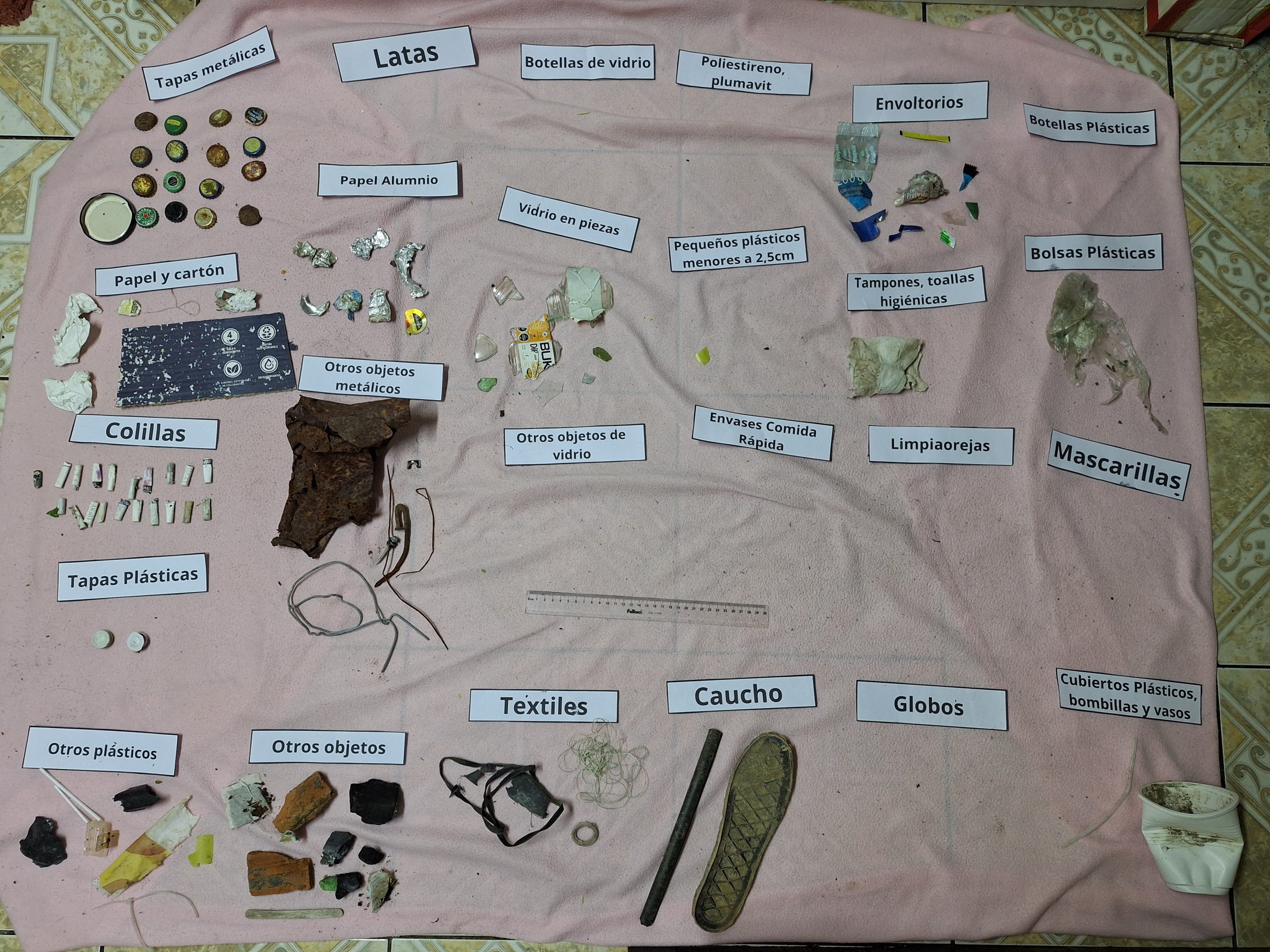 Baja el nivel de basura en playas, pero el plástico sigue siendo el ítem más común al igual que en los ríos