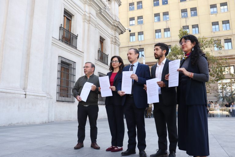 Diputados de oposición entregan carta a Kast para revertir el alza de combustibles vía decreto