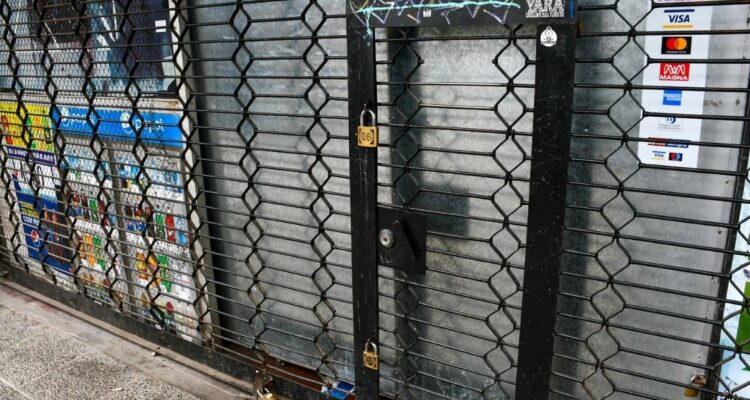 Pymes descartan que crecimiento económico dependa de eliminar feriados irrenunciables en medio de debate entre Iglesia y grandes empresarios