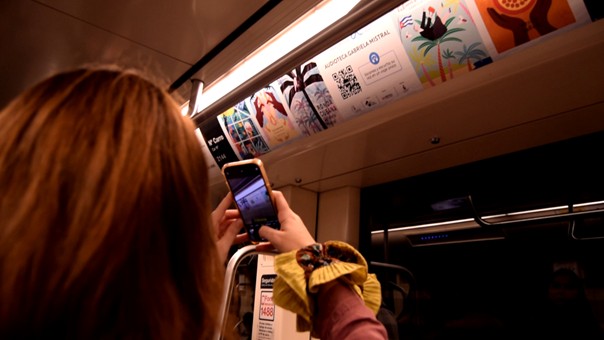 Intervención de Mistral en el Metro celebra gratis Día del Libro