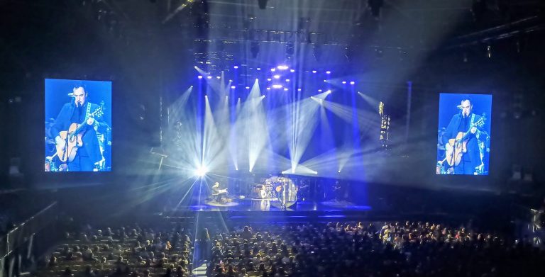 Ismael Serrano emociona con un íntimo y potente concierto en Gran Arena Monticello