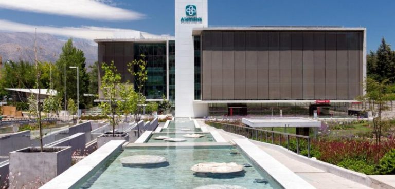 Denuncian discriminación por identidad de género en Clínica Alemana La Dehesa