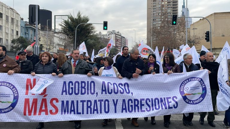 Colegio de Profesores acusa a Kast de desconocer su lucha contra la violencia y le recordó logro de la ley de convivencia, la que aún el ejecutivo no promulga