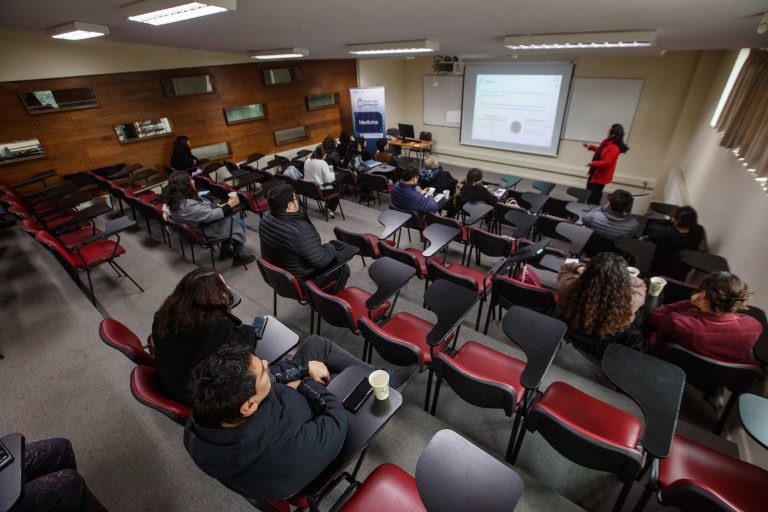 Estero de Reñaca presenta condiciones favorables para albergar bacterias resistentes a antibióticos de importancia clínica