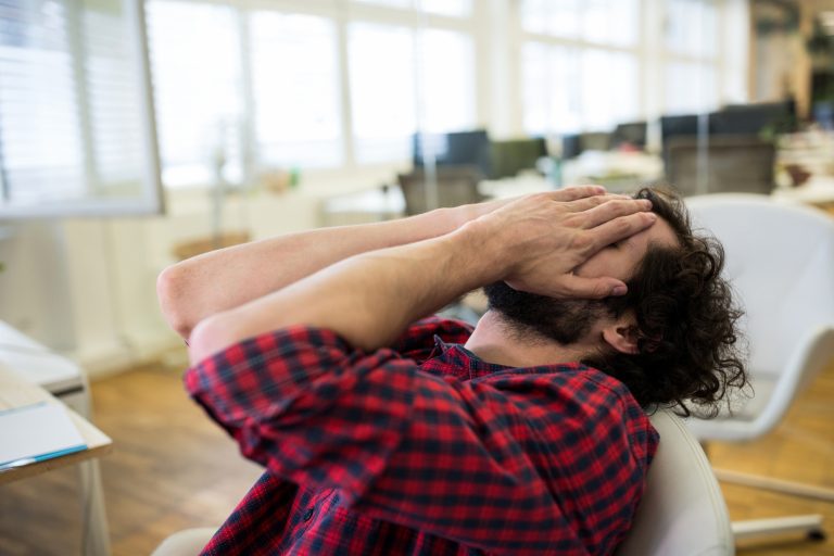 Estrés, cansancio e incertidumbre: Académica aborda el complejo momento emocional del país