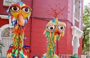Taller de marionetas gigantes se ofrece grartis para los vecinos de Santiago