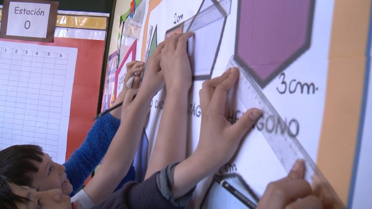 La escuela no puede cerrarles la puerta: niños y niñas migrantes en riesgo