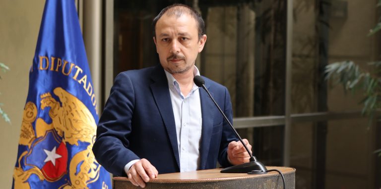 Diputado Cuello acusa “recorte criminal” en salud y emplaza a parlamentarios que apoyan reforma tributaria del Gobierno