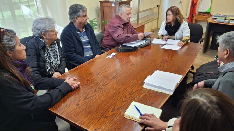 Dirigentes de usuarios PRAIS entregan listado de 315 peticionantes