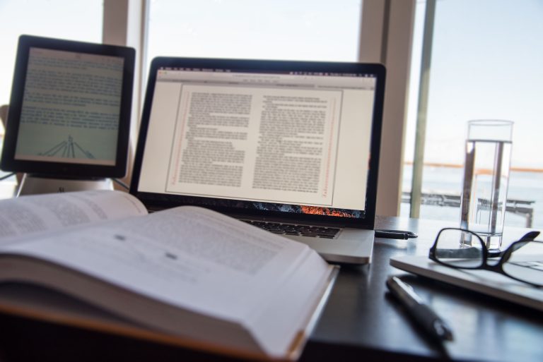 Buscan contribuir al desarrollo de la lectura crítica en entornos digitales