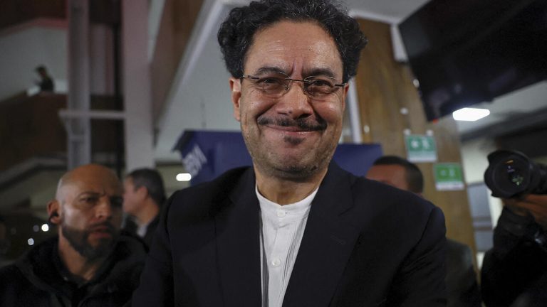 El candidato presidencial Iván Cepeda denunció anomalías electorales y alertó sobre injerencia extranjera en Colombia