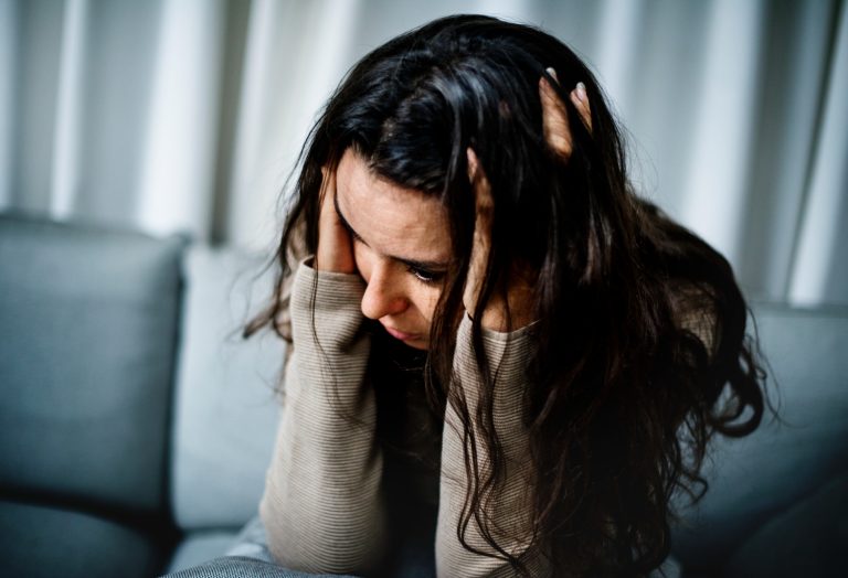 Más ansiedad, menos recursos: el desafío pendiente de la salud mental en Chile