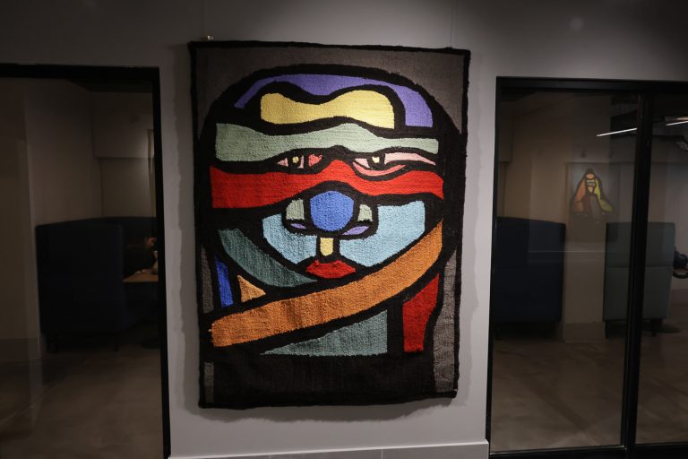 Arte y memoria en O’Higgins: UOH inaugura muestra textil inspirada en obras de Mono González