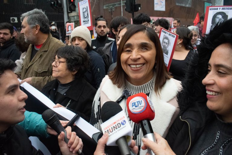 “La paz social no se alcanza dándole un perdonazo a quienes violaron DD.HH”: Senadora Campillai en marcha por los derechos humanos