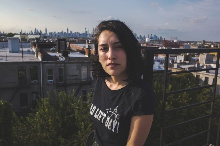 Escritora Arelis Uribe convoca a tercera edición de su taller literario gratuito en Valparaíso