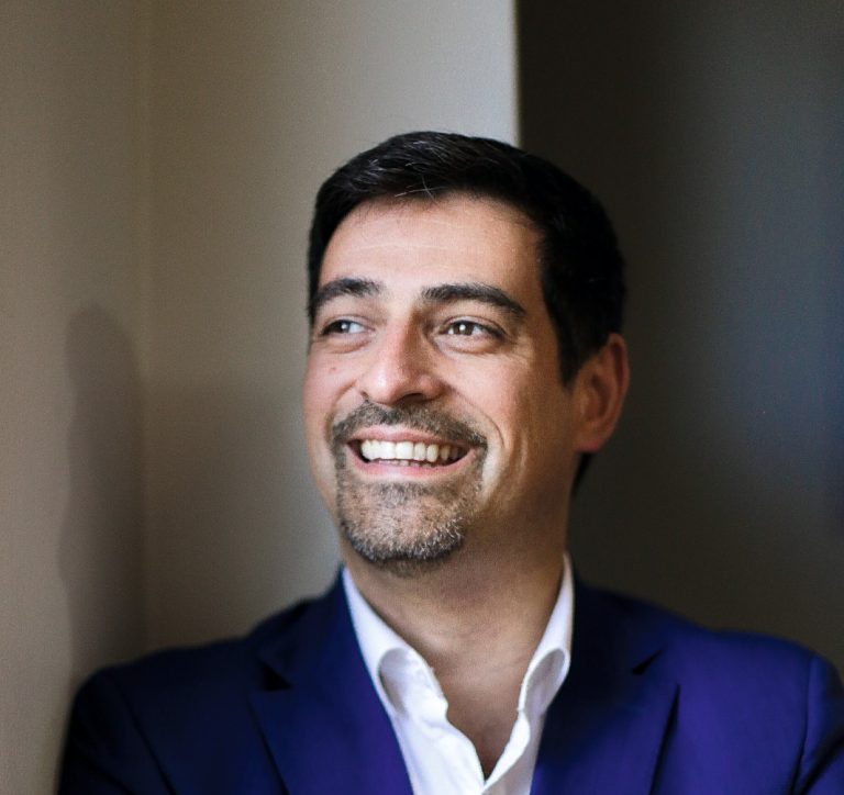 Mauro Tamayo alcalde de Cerro Navia: “Cuando vayan a su hospital y le pospongan la cirugía otros 6 meses o un año, recuerde que el responsable es Kast”