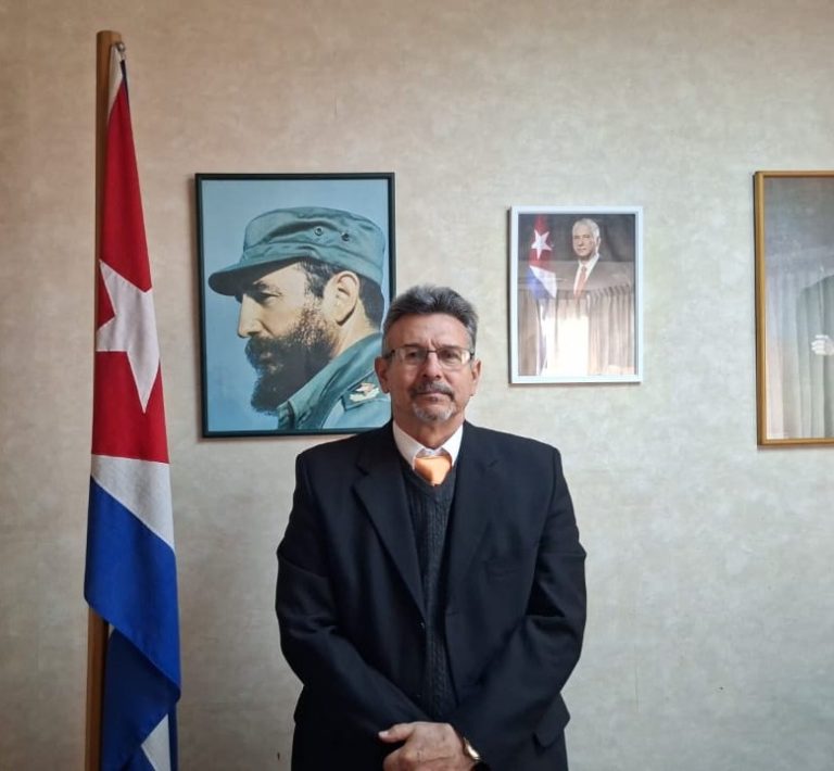 “Peligra el derecho internacional”: Embajador de Cuba en Chile denuncia los efectos de la orden ejecutiva 14404 impuesta por EE.UU