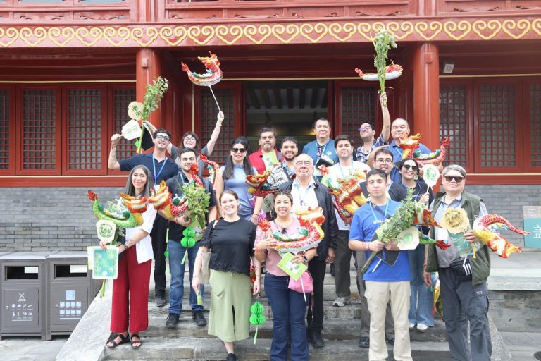 Delegación chilena culmina primera semana de seminario en Beijing con conferencias, Feria del Libro y recorridos culturales