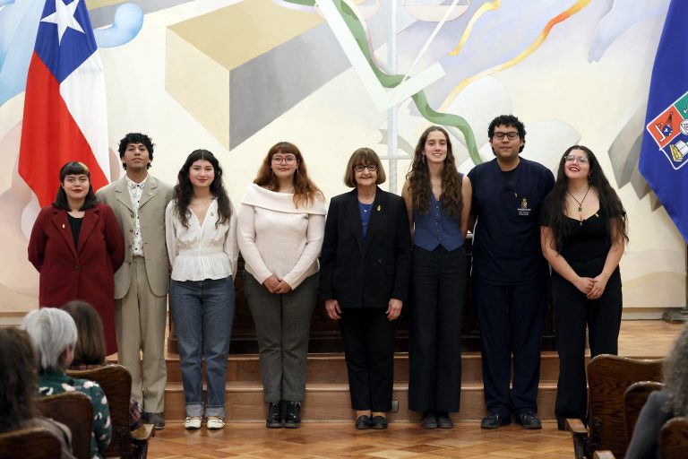 Nueva mesa de la FECh asume con llamado a defender derechos estudiantiles