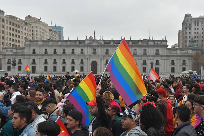 Más de 100 mil personas en la XXVI marcha del orgullo en Santiago
