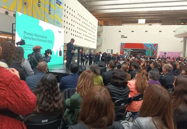 Alicia Lira es galardonada con el Premio Nacional Derechos humanos junto a cientos de personas
