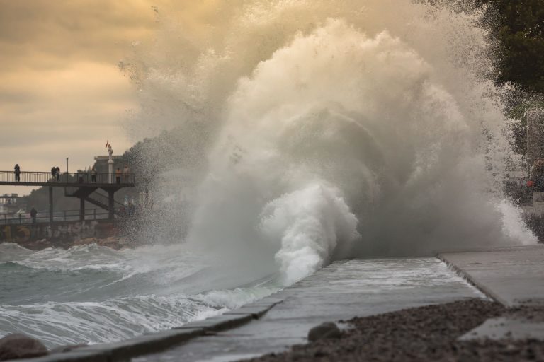 Del sistema frontal al meteotsunami: investigadora explica cómo se genera este evento climatológico