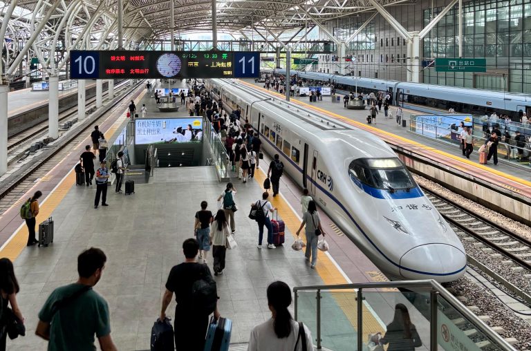Así funciona la mayor red de trenes de alta velocidad del mundo y qué puede aprender Chile