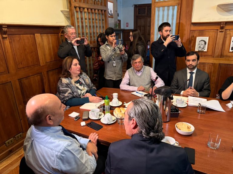 Partidos de oposición acuerdan recurrir al Tribunal Constitucional por la megareforma