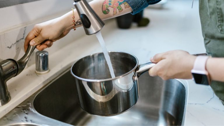 ¿Tomar agua de la llave? En Chile el desafío no es la calidad sino la disponibilidad