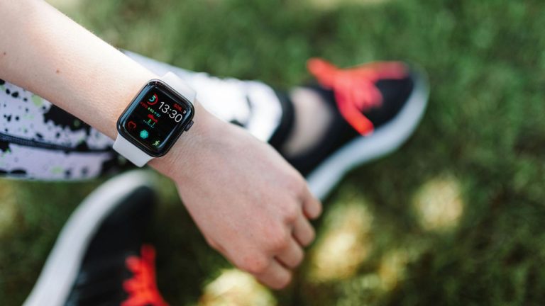 Más allá del conteo de pasos: ¿qué tan confiables son los relojes inteligentes para monitorear la salud?