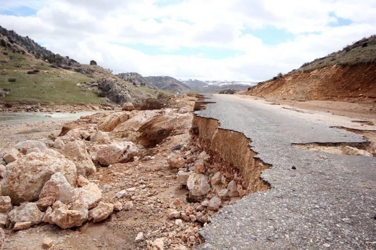 Sistema frontal aumenta el riesgo de remociones en masa y acelera la erosión costera