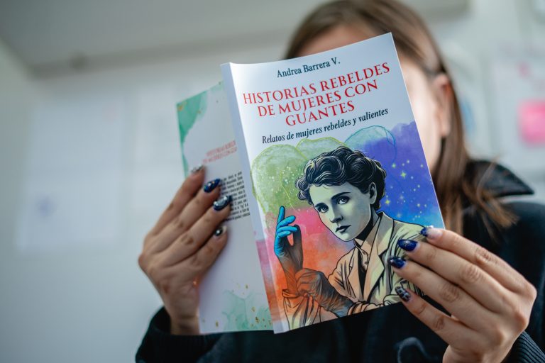 “Historias rebeldes de mujeres con guantes”: lanzan libro que aborda brechas de género en la ciencia