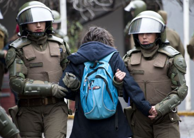 RENACE rechaza represión policial a estudiantes secundarios: “¿Vamos a volver a las torturas o las violaciones de derechos humanos?”