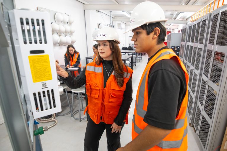 Mujeres dominan matrícula técnico-profesional, pero menos del 30% elige carreras STEM