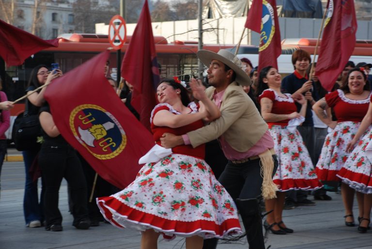 Con Cuecazo en Plaza Italia: Juventudes Comunistas celebran la previa de su 94 aniversario