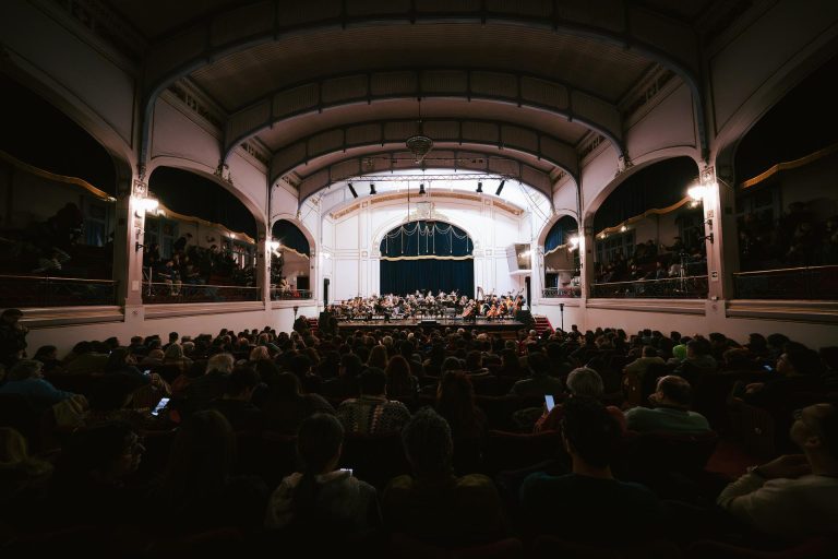 Vientos latinoamericanos: Dos estrenos sobresalen en el próximo concierto de la Orquesta Usach