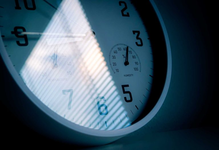 Cambio de hora: especialistas explican cómo adaptarse al horario de verano