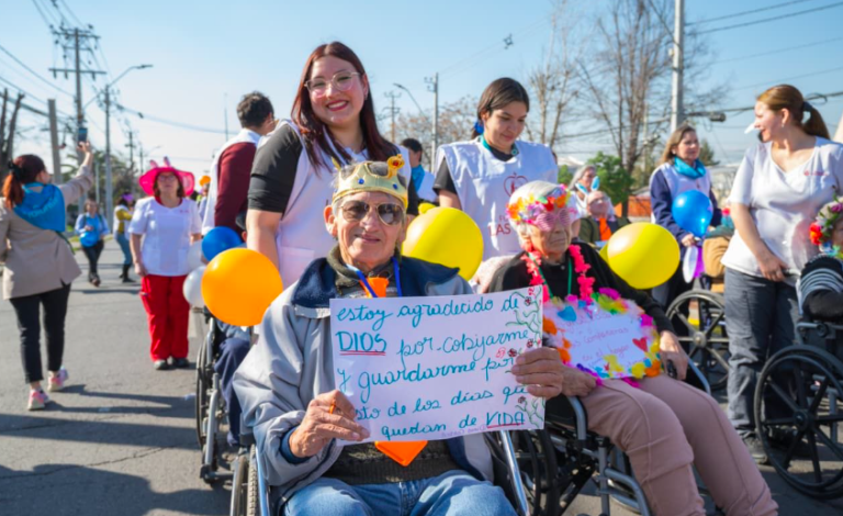 Marcha con Alma 2026: Personas mayores salen a la calle para celebrar la vida y reconocer su aporte en la sociedad
