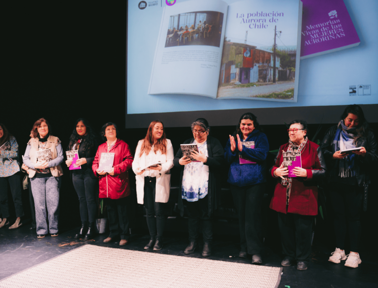 Memoria: Libro rescata historia de mujeres de la población Aurora de Chile