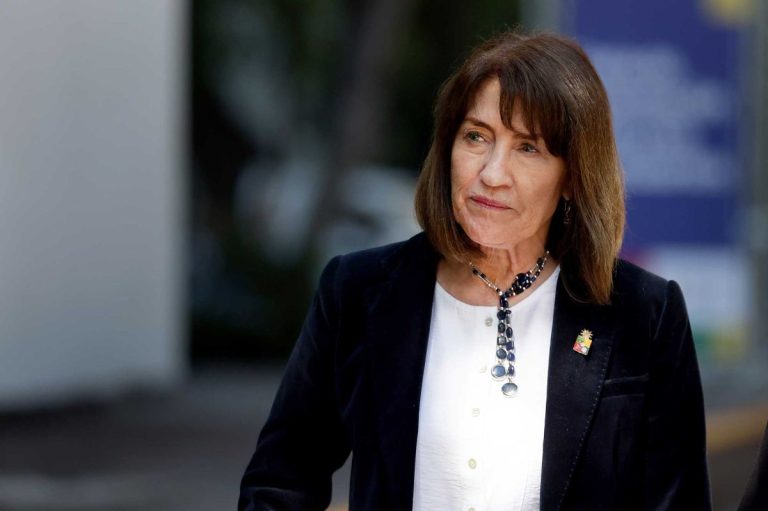 País que disminuye lo invertido en educación y en ciencia hipoteca su futuro: señala rectora Mizala