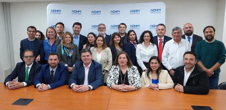Alcaldes de la ACHM advierten a presidentes de partidos sobre los efectos del Presupuesto 2027 en las comunas